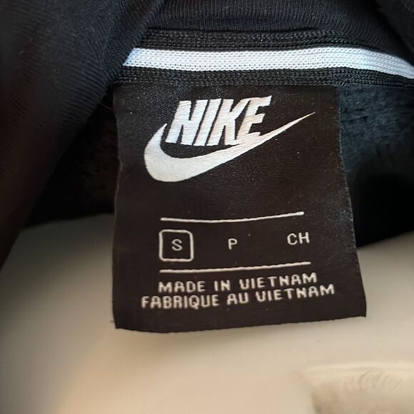 Nike Sportswear Club Fleece Cropped Black Hoodie Small - Excellent Condition - Picture 3 of 5